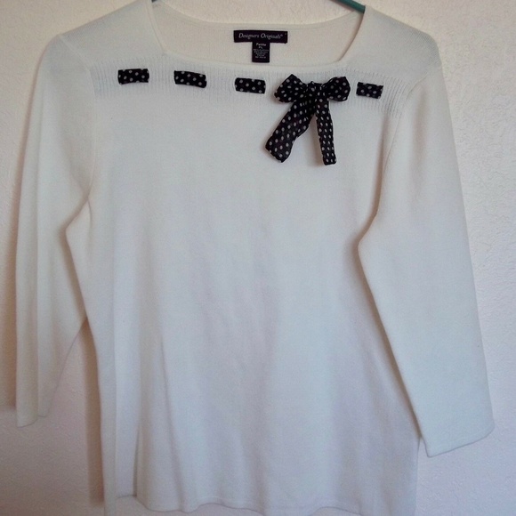 Designers Originals Sweaters - White sweater SZ PL with polka dot ribbon
